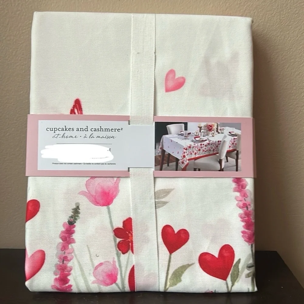 Cupcakes & Cashmere Valentines Day Floral Hearts New Oblong Tablecloth 60”x 104”